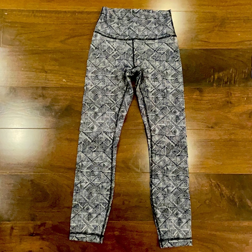 Lululemon black and white patterned leggings